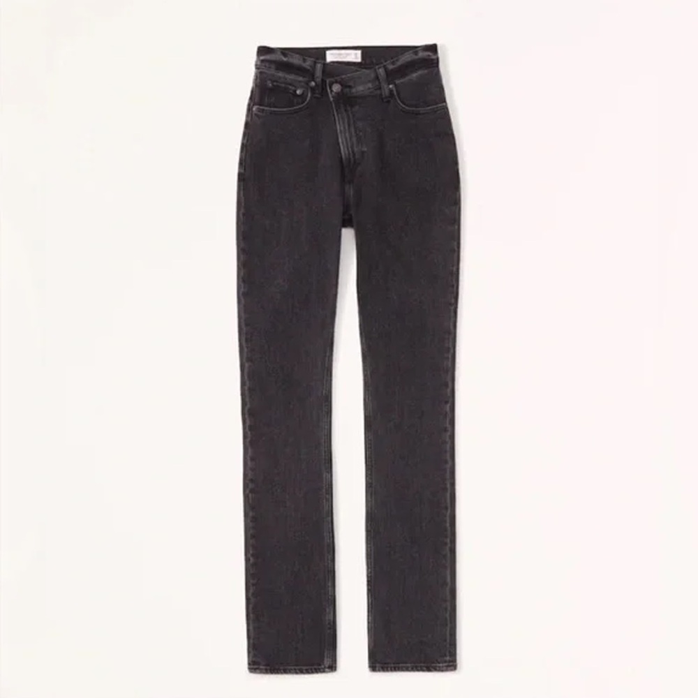Abercrombie - Curve Love - ‘90s Slim Straight Ultra High Rise Jeans Criss Cross